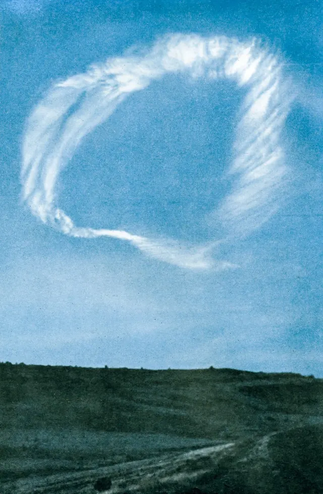 亞利桑那州上空的雲彩，1963年。